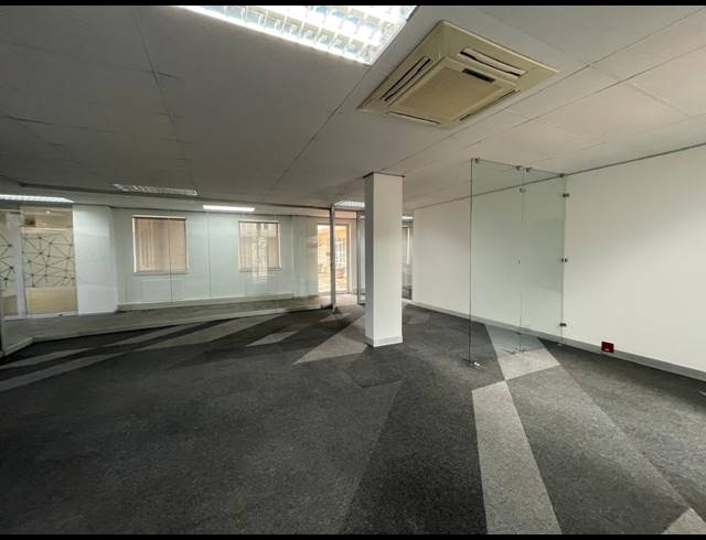 2,415M² OFFICE FOR SALE IN BRYANSTON